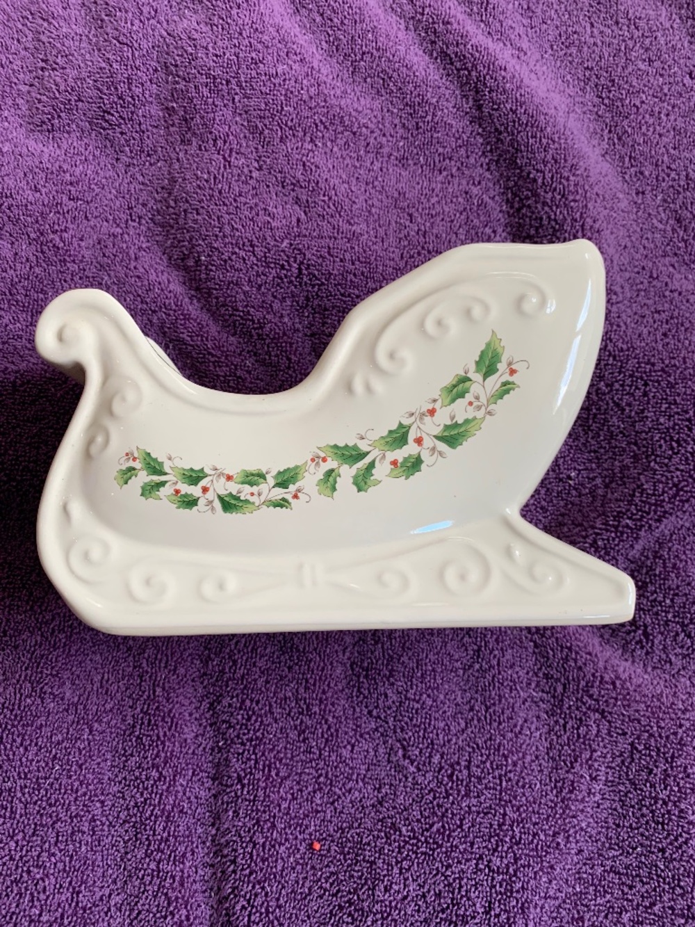 Royal Limited Holly Holiday 2- wick Large Sleigh Votive